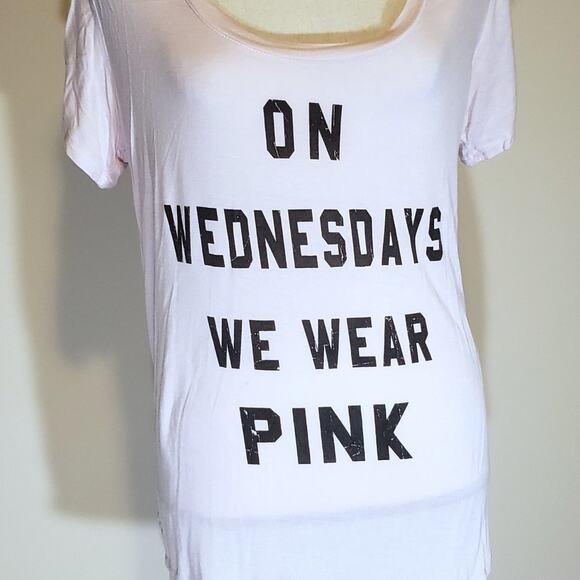 Mean Girls "On Wednesdays We Wear Pink" Shirt Sz L‎ - Picture 1 of 2